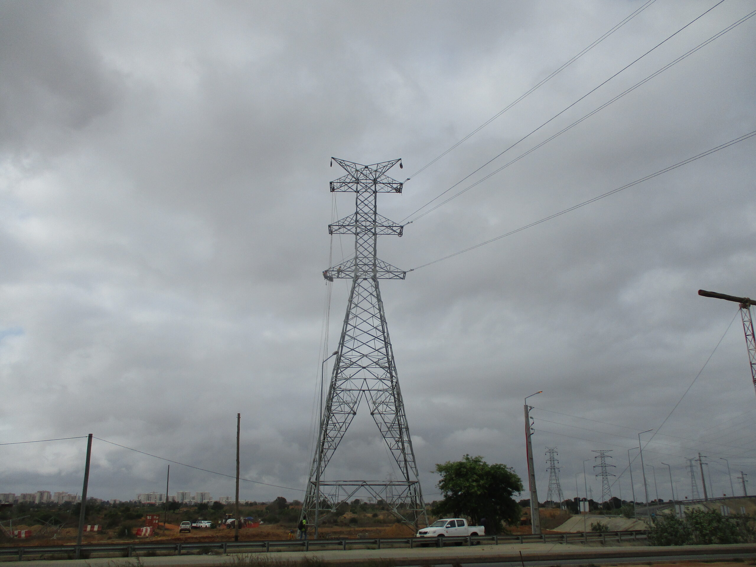 Construção da linha aérea Cambutas-Bita a 400kV